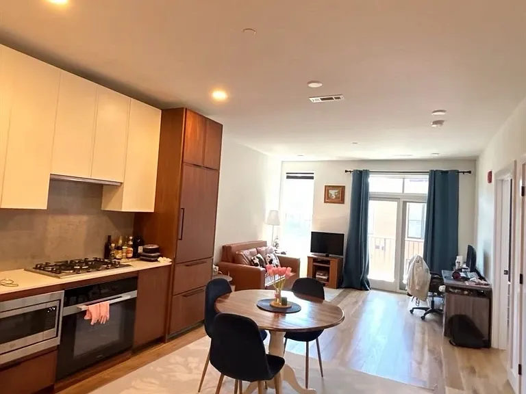 566 Columbus Ave #412 — Photo 4