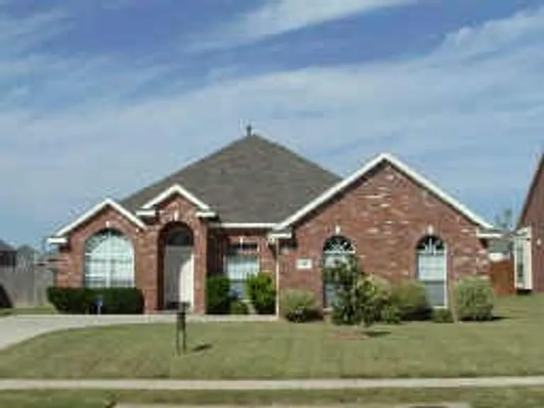 1141 Nickerson Ln — Photo 1