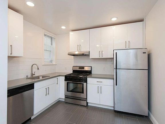3rd image of 3822 Scott St #101