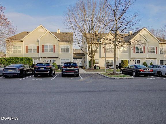 3rd image of 76 Shinnecock Hills Court #1000