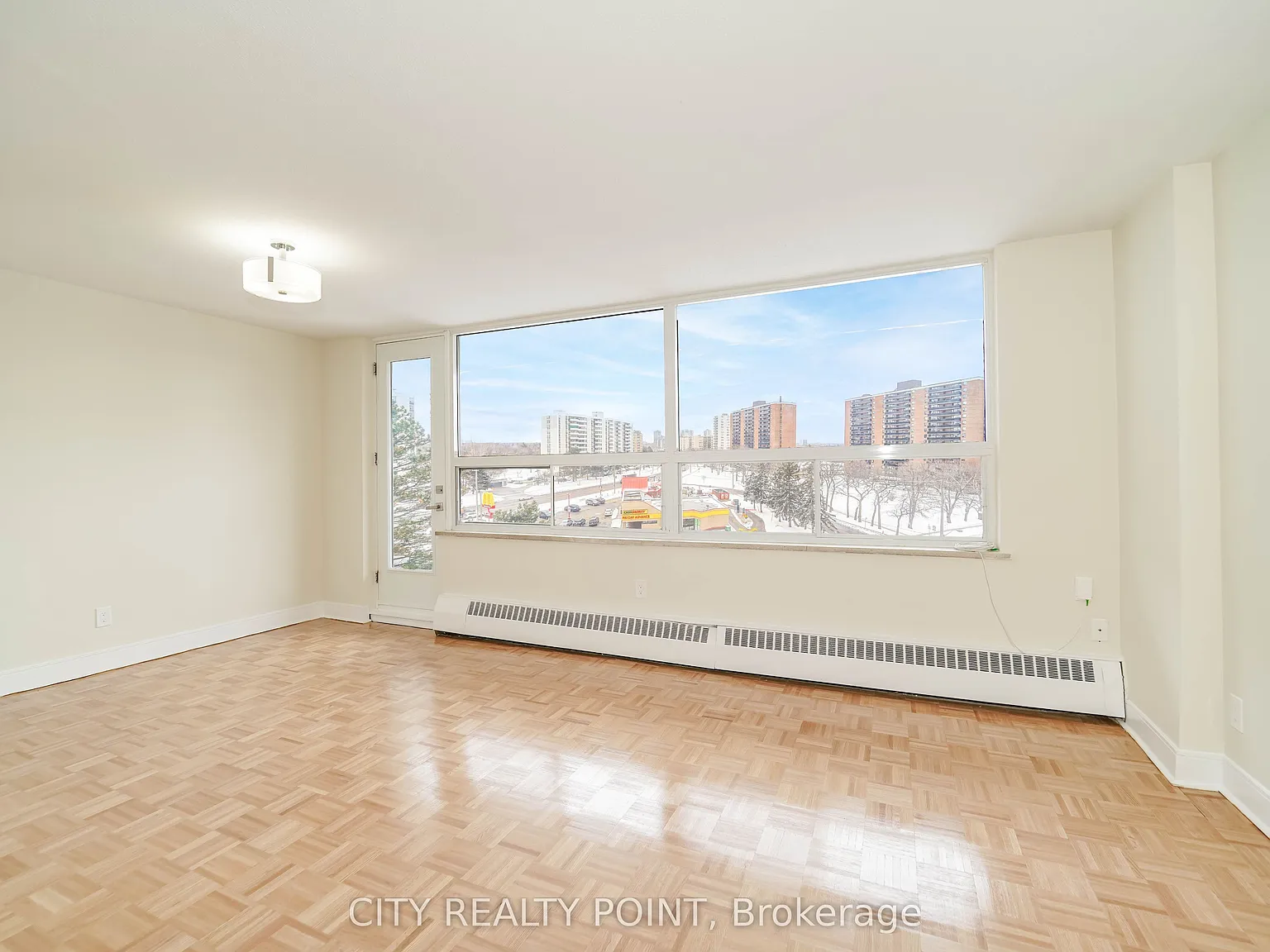 6200 Bathurst St — Photo 4