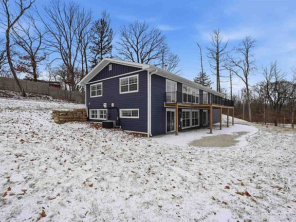 4th image of 2040 N Dubuque Rd