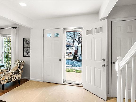 3rd image of 840 Coalport Dr