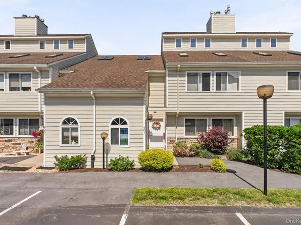 407 Crystal Hill Lane, Poughkeepsie, NY 12603