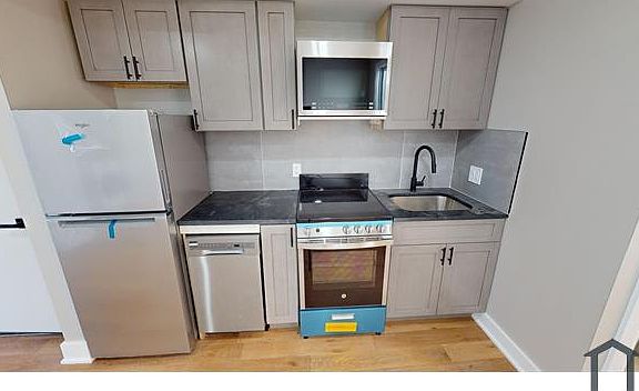 3rd image of 1825 Providence St NE