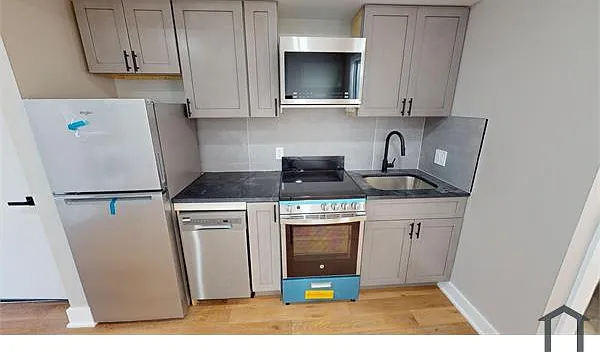 1825 Providence St NE — Photo 3