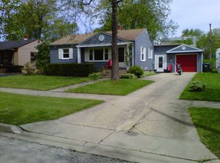 2122 9th Pkwy, Waukegan, IL 60085