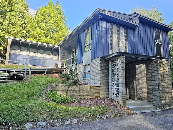 3rd image of 229 Dogwood Dr SW
