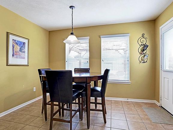 4th image of 3901 Glenoak Dr