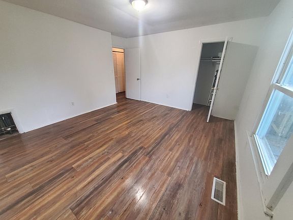 3rd image of 1615 Darren Cir