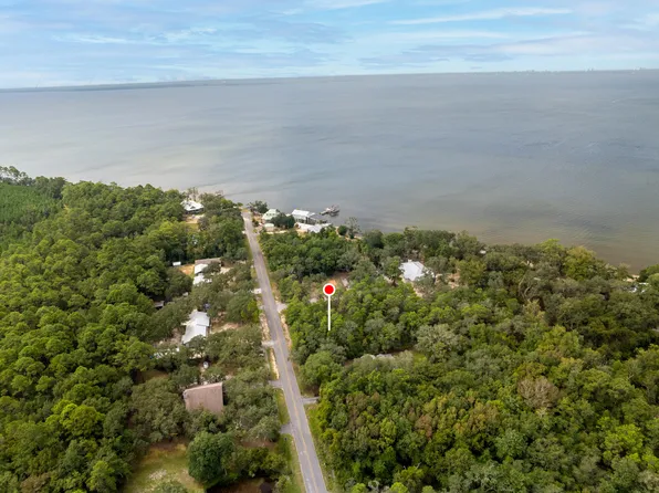 10 Marsh Dr #B, Freeport, FL 32439