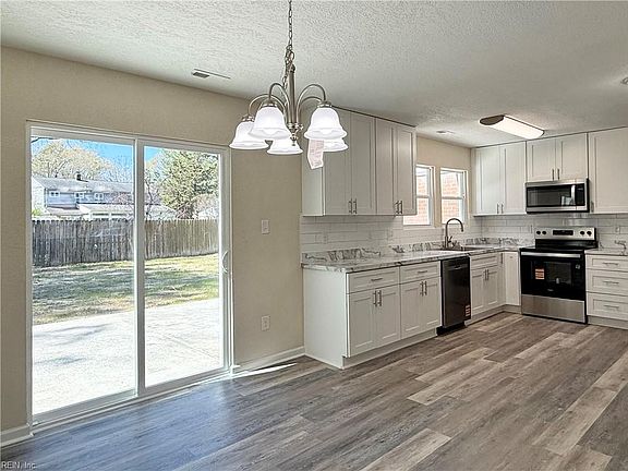 4th image of 549 Holbrook Rd