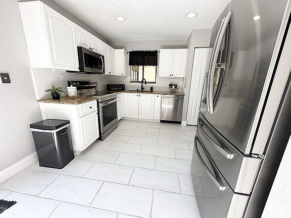 3rd image of 2140 NW 10th Pl