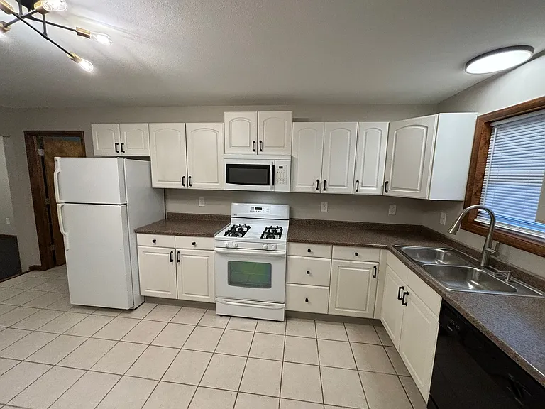 428 Cherry St — Photo 13