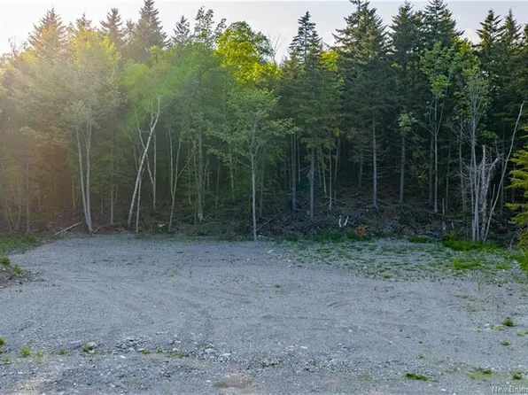 Deer Glen Dr, Saint John, NB E2H 2Y7