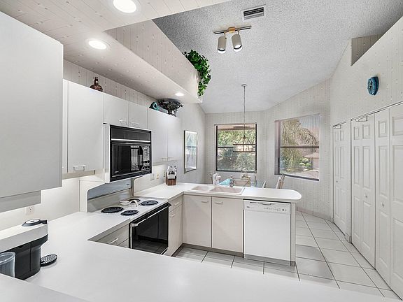 4th image of 16909 Isle Of Palms Drive #B
