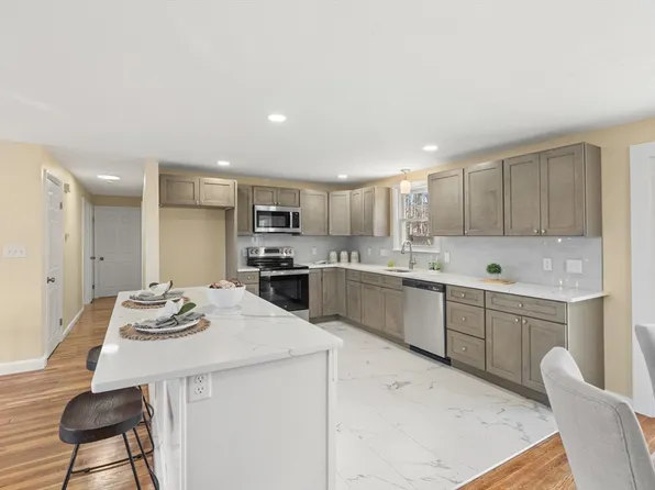 634 Plain St, Brockton, MA 02302