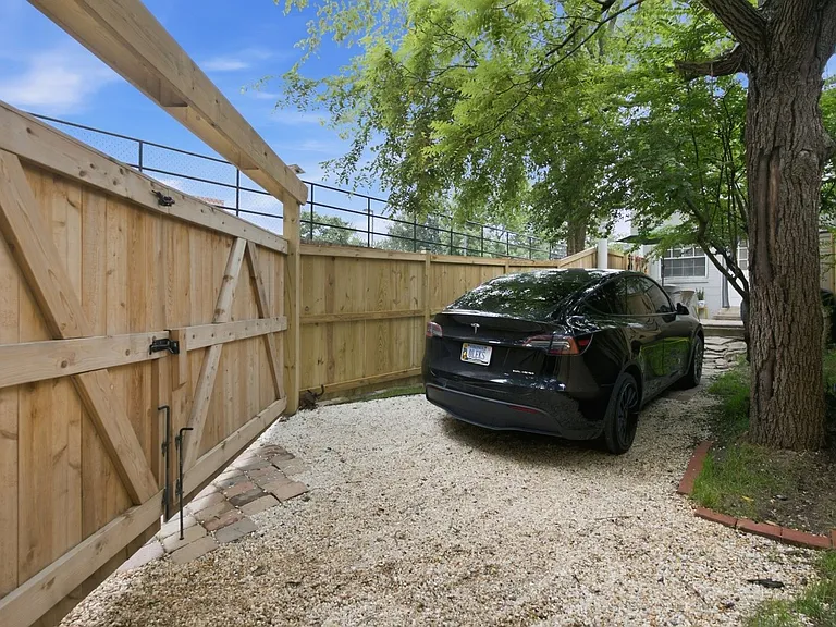 1317 Pendleton St — Photo 48