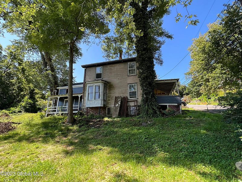 4th image of 13 Washington Avenue