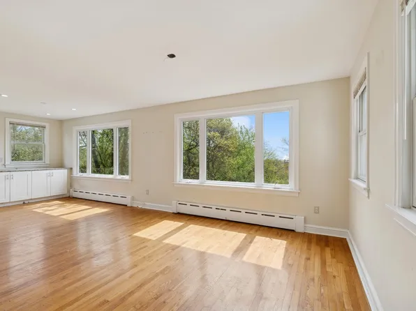 1197 Todt Hill Road image 4 of 8