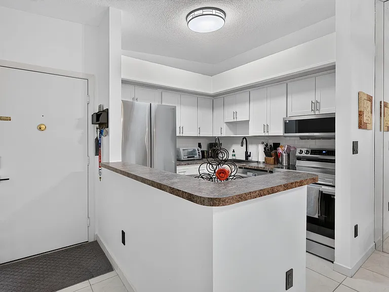 9474 S Belfort Cir #206 — Photo 4