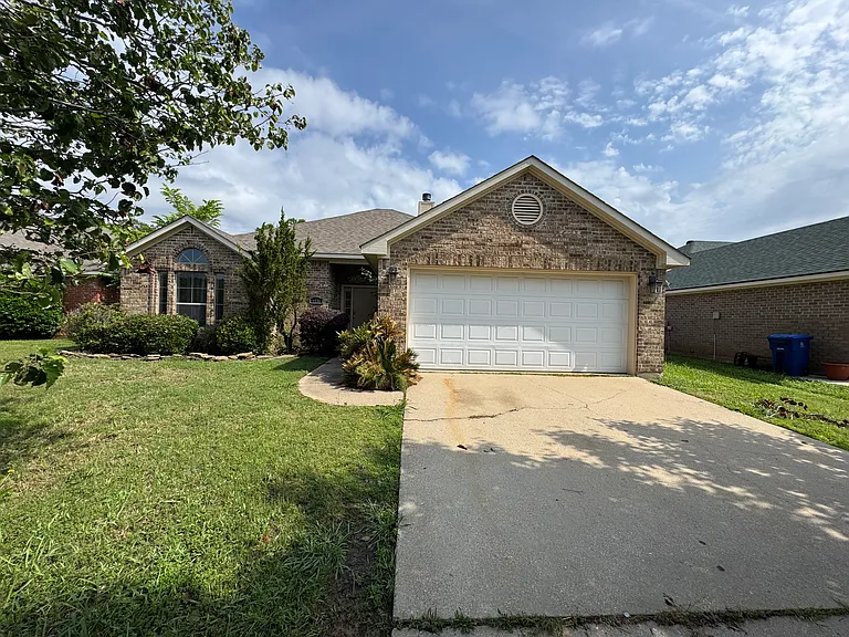 6936 Ash St — Photo 1