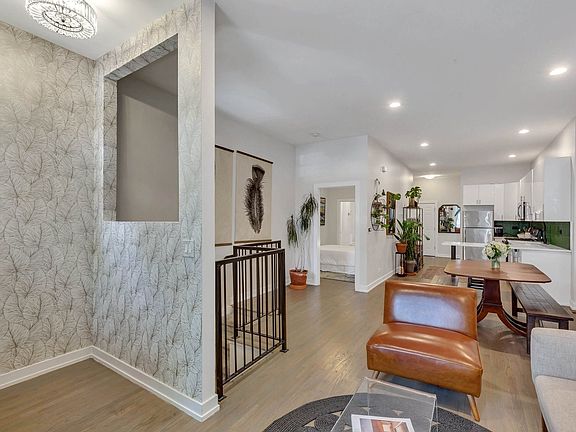 4th image of 2637 W Crystal St APT 1