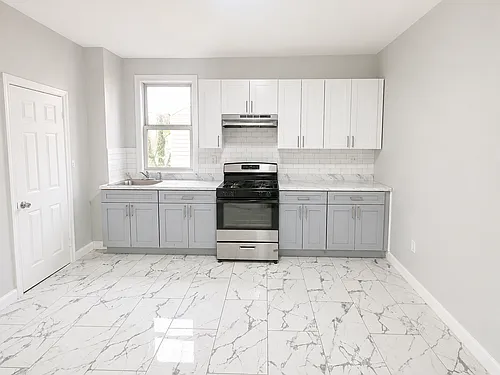 317 W Runyon St Photo 1