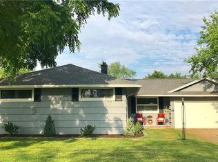 49 Fenwick Rd, Williamsville, NY 14221