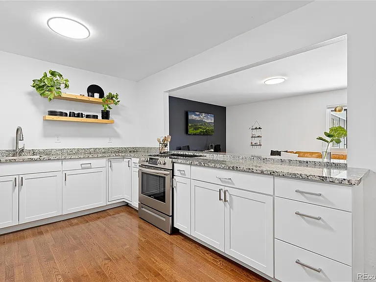 49 S Hazel Ct — Photo 8