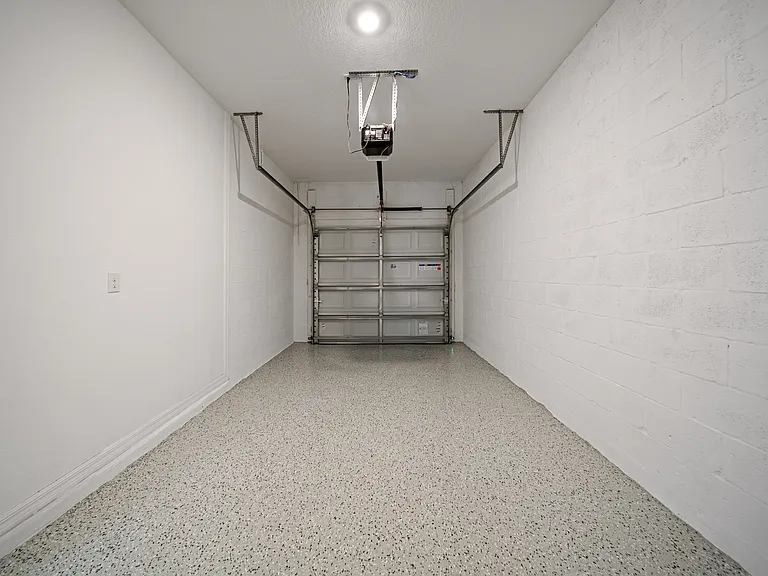 2085 Hallier Cv — Photo 17