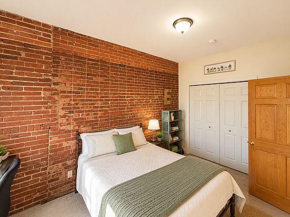 3rd image of 1406 Beacon St APT 2A