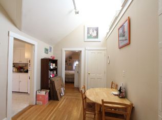 7 Mount Vernon St, Newport, RI 02840