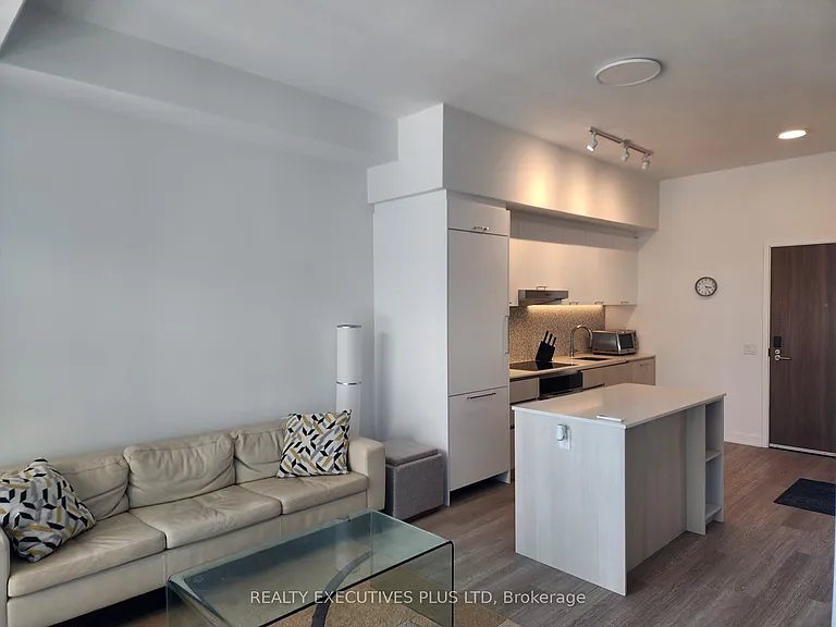 8188 Yonge St #501 — Photo 7