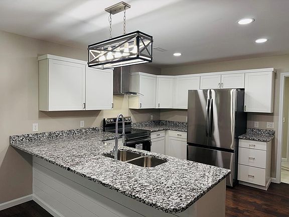3rd image of 312 Bateman Ave