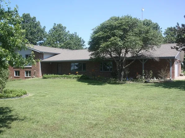 5477 E Hubbard Rd, Ponca City, OK 74604