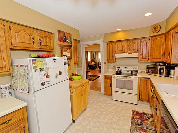 4th image of 3115 Luther St