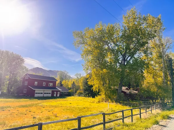 15 Lower Broadford Rd, Bellevue, ID 83313