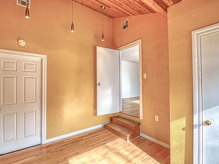 1117 Grover Ln — Photo 26