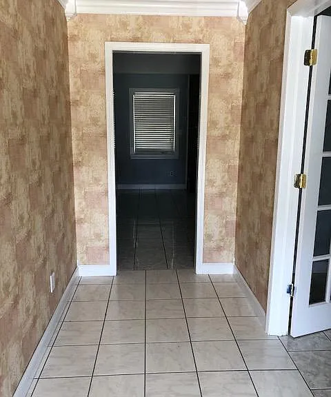 320 S 73rd Ave — Photo 17