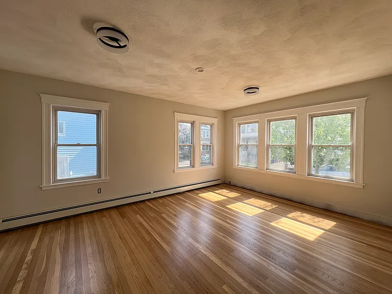 45 Governor Winthrop Rd — Photo 4