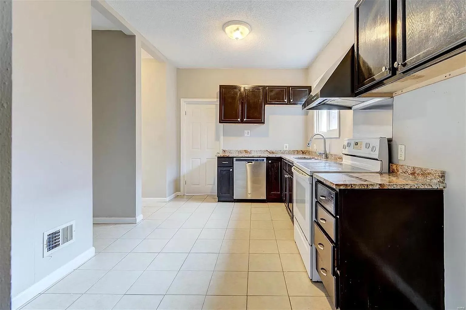 1222 Eastover Ave — Photo 2