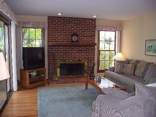 FAMILY ROOM W/ FIREPLACE