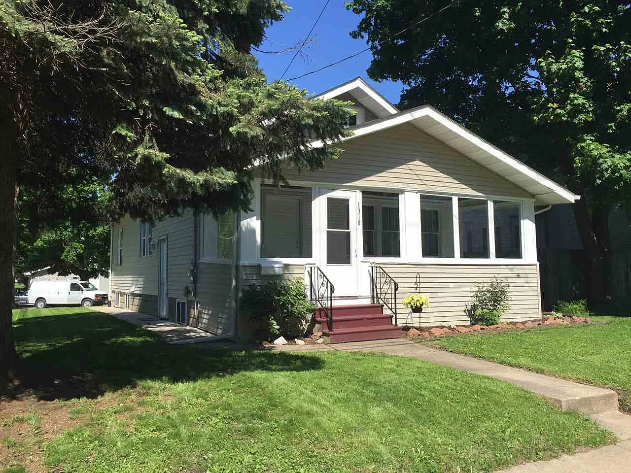 1318 44th St photo 1