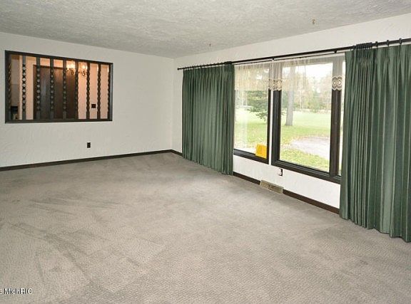 3rd image of 870 E U Ave
