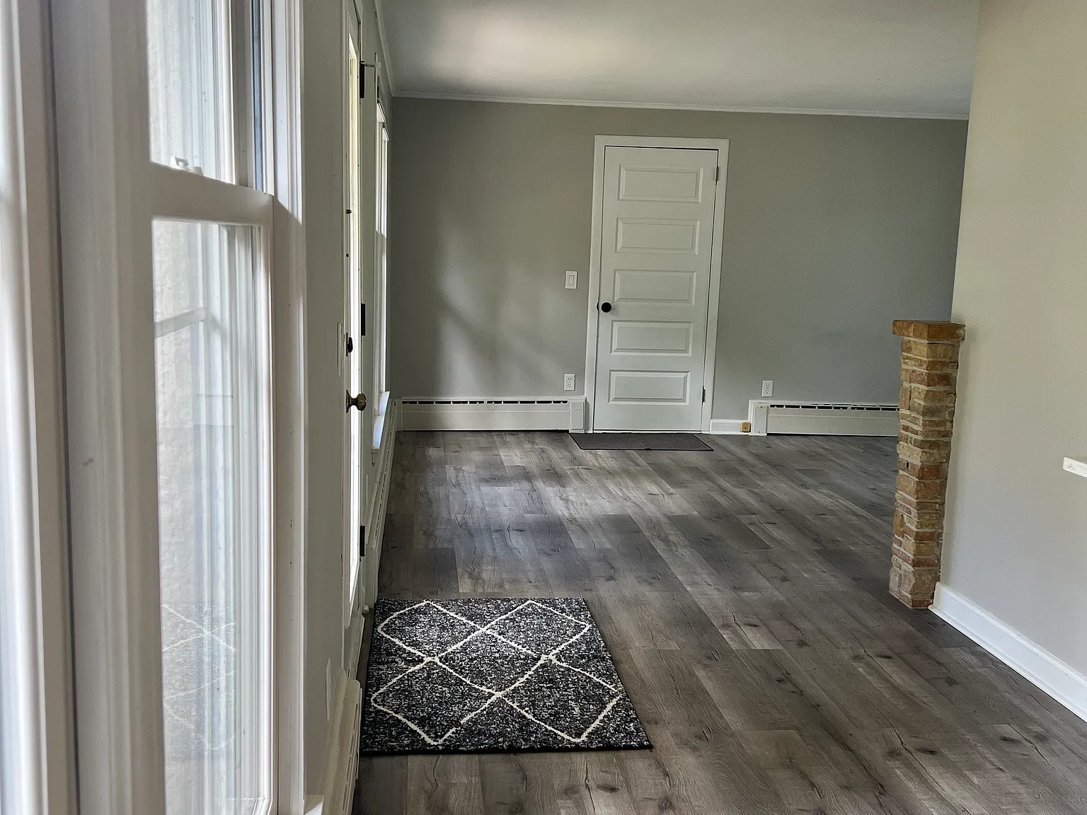 2 bed, 896 sqft, $2,448 — Photo 2