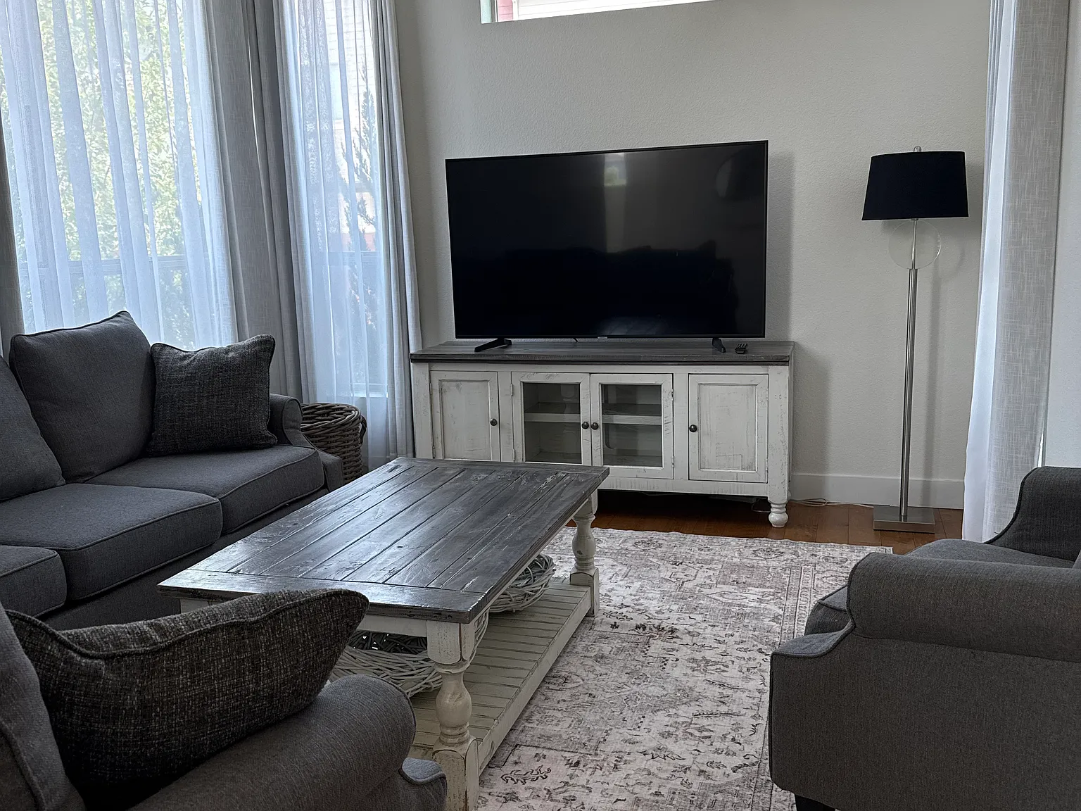 4 bed, 3.5 bath, 2600 sqft, $3,950 — Photo 3