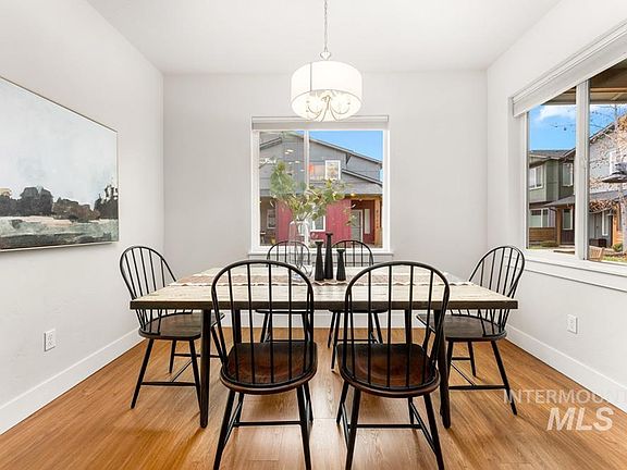 4th image of 3637 N Carr Ln