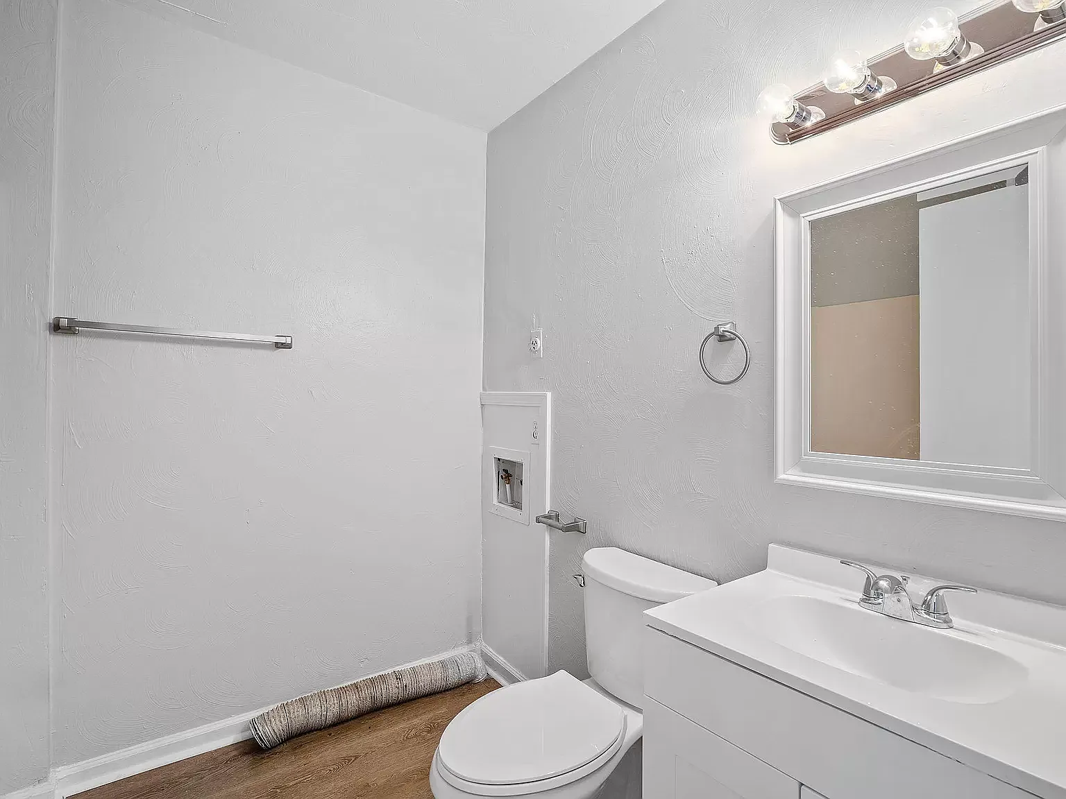 3 bed, 1.0 bath, 790 sqft, $975 — Photo 4