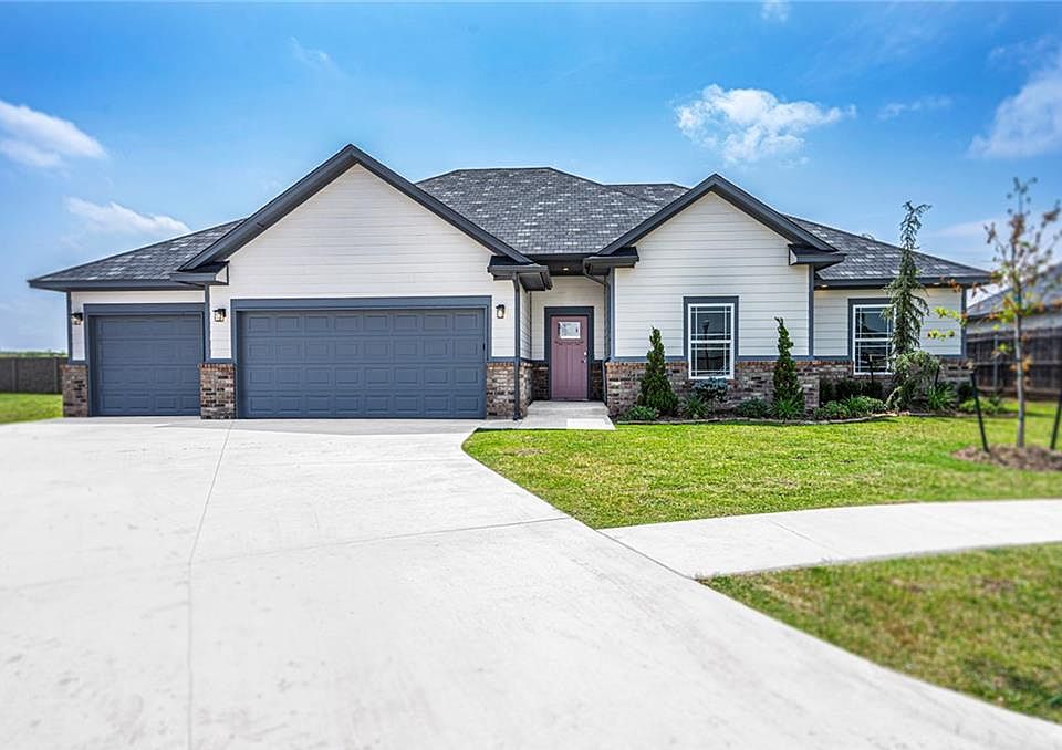 1st image of 3904 NW 165th Cir
